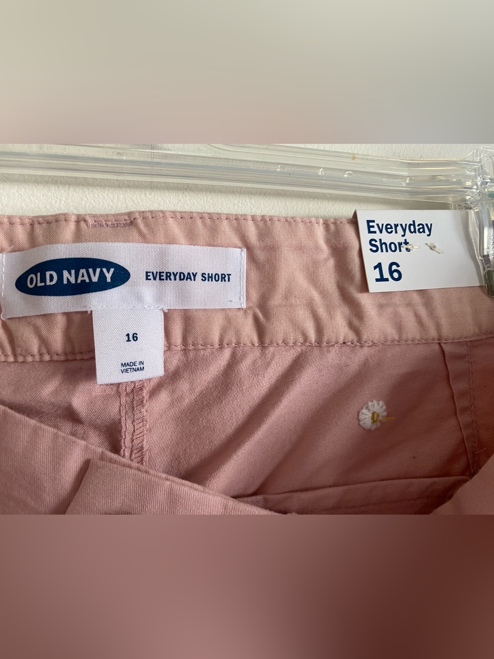 NWT Old Navy Everyday Shorts Light Pink with White Embroidered Flowers 5 Inch 16 - Picture 7 of 7